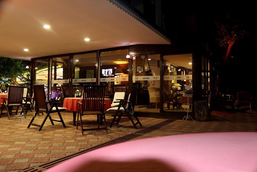 Neptun Hotel Side Exterior photo